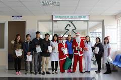 Babeeni gave Christmas gifts to kid patients at Duc Giang Hospital